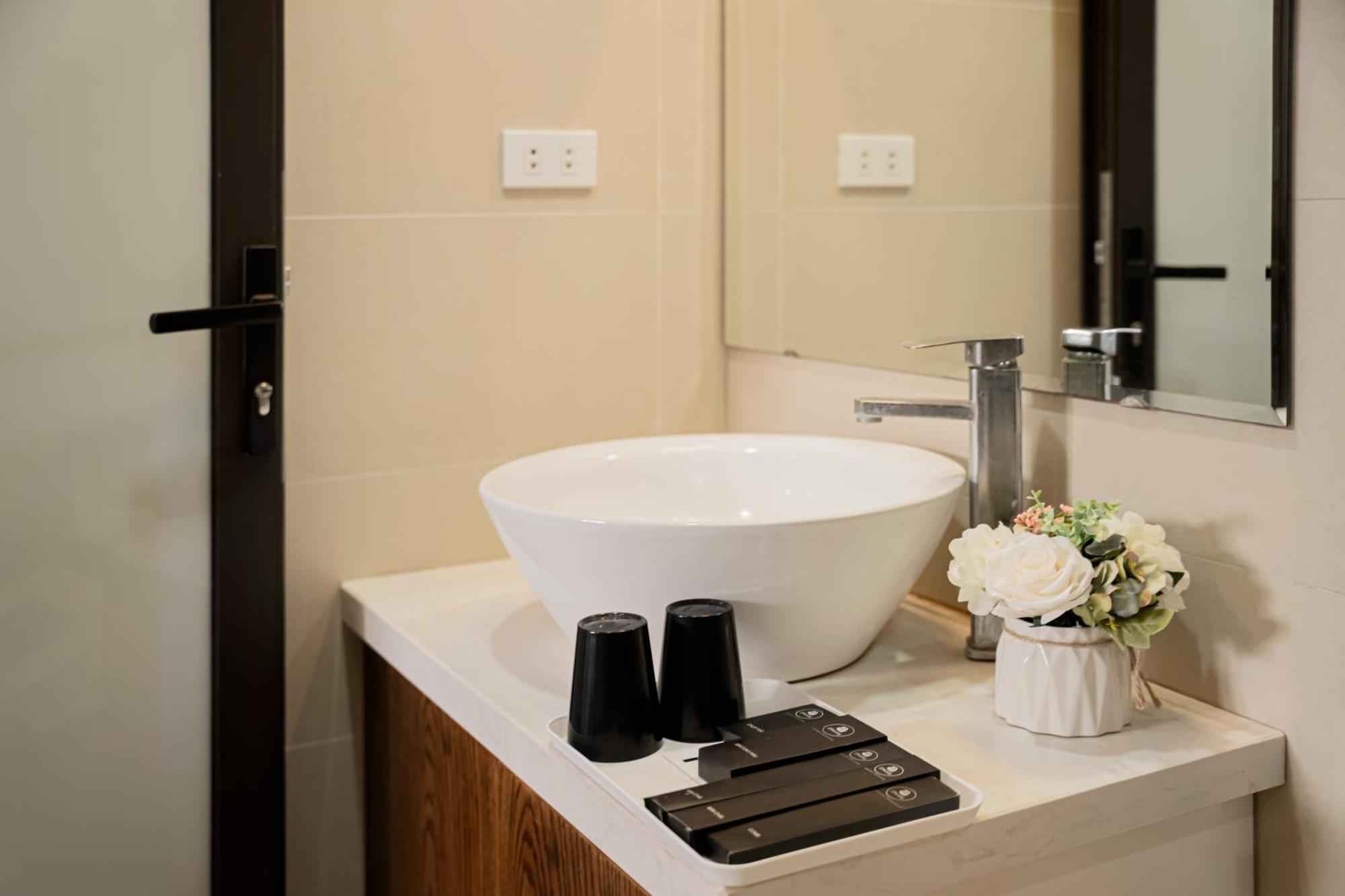 22Housing Hotel & Residence 60 Linh Lang Ханой Екстер'єр фото